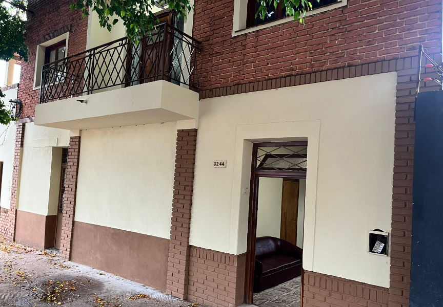 CASA APTA PARA USO RESIDENCIAL O COMERCIAL DISPONIBLE PARA MAYO