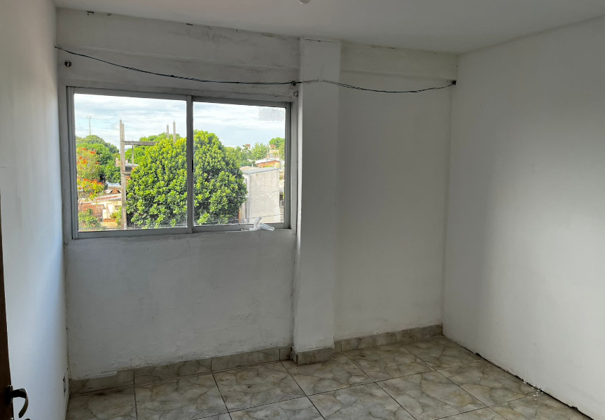 DEPARTAMENTO SOBRE AVENIDA