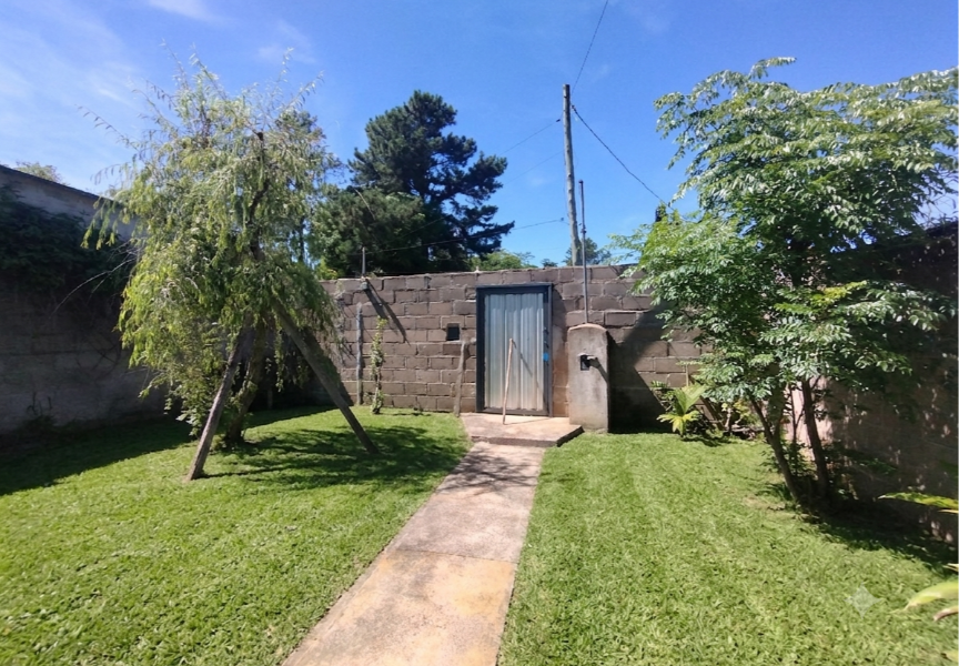 CASA SEMI AMOBLADA 2 DORMITORIOS CON GARAJE Y PATIO