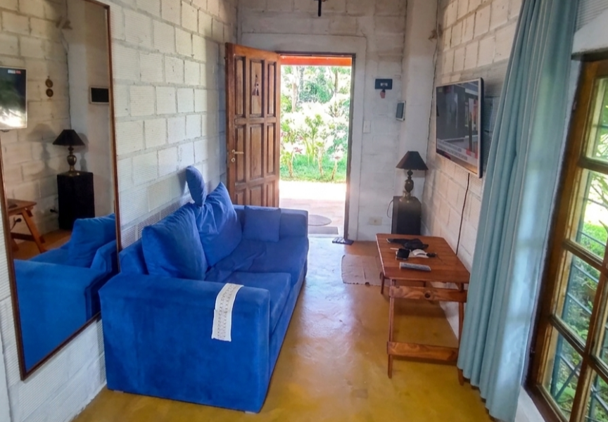 CASA SEMI AMOBLADA 2 DORMITORIOS CON GARAJE Y PATIO
